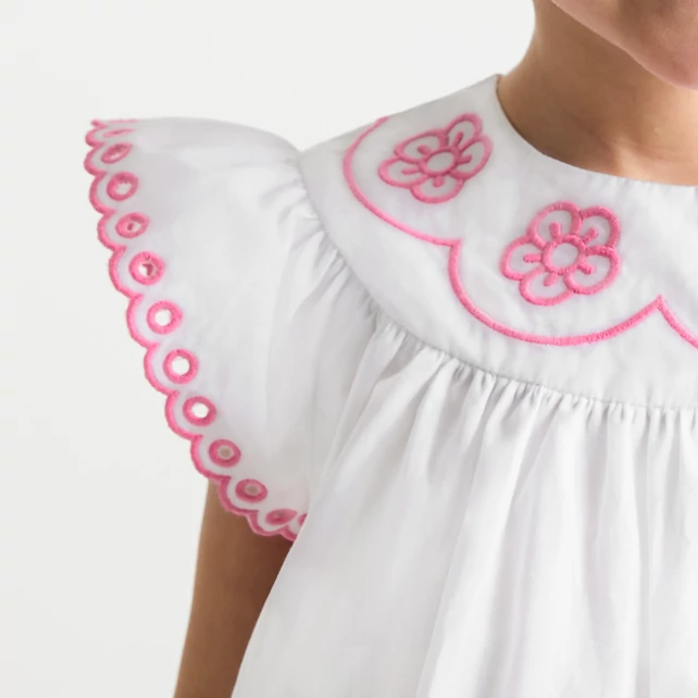女寶寶刺繡花卉上衣