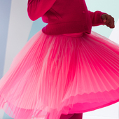 優雅且現代的舞者芭蕾裙風格
這條細褶蕾絲紗裙將是應對所有年節聚會的完美選擇

 #jacaditaiwan #童裝穿搭 #新年穿新衣 #過年穿新衣 #過年穿搭